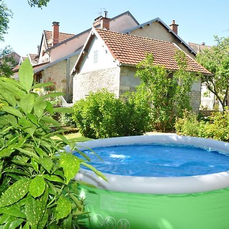 Maison Confortable Ornans + Jardin Bagian luar foto