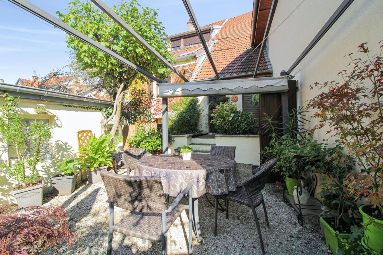 Maison Confortable Ornans + Jardin Bagian luar foto