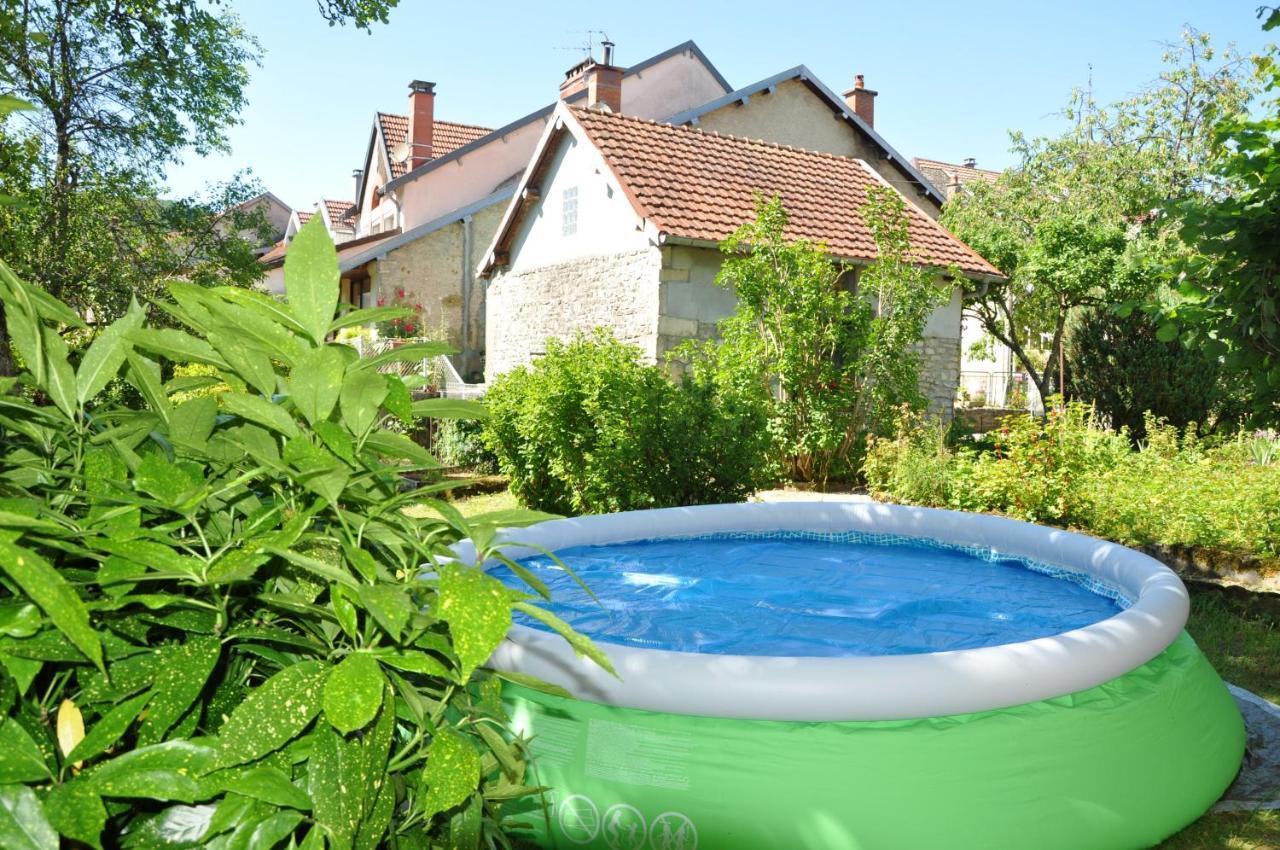 Maison Confortable Ornans + Jardin Bagian luar foto